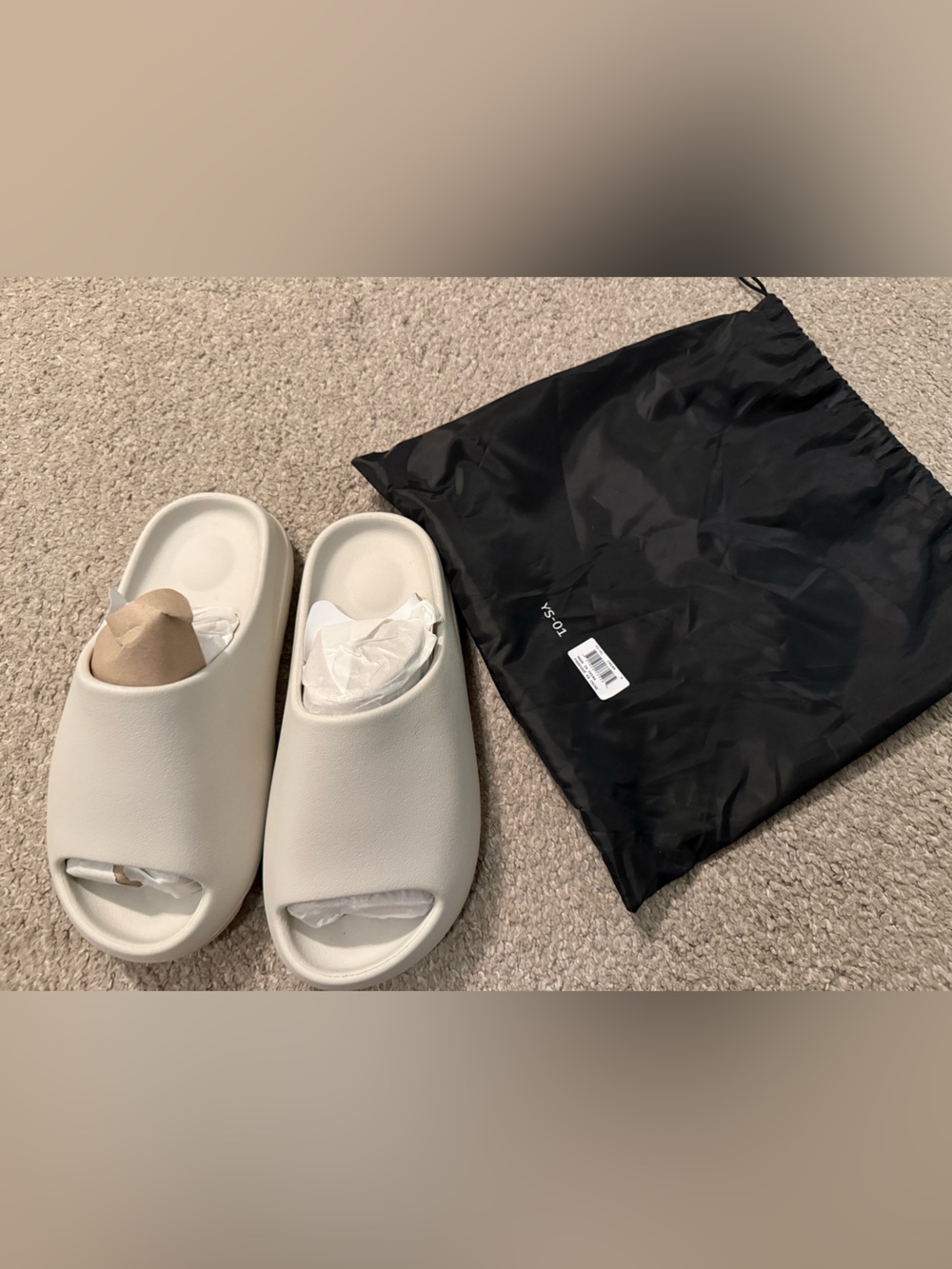 Yeezy Slides size 10